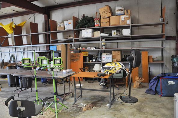 Office-Retail and Warehouse on Hixson PIke: 5424 Hixson Pike, Hixson, TN 37343